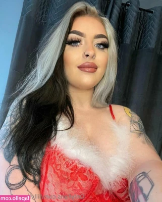 lillyknoxxfree - I love this outfit so much😻 Do u?😏
