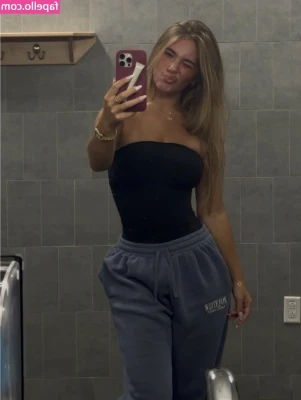 hayleighbowling - Alicia Shows Off Feet At Wal-Mart