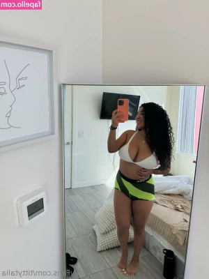 tittytalia - Don't you wish this dildo is your cock daddy? I'll rub it between my