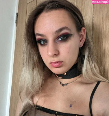 goth.kitten [ goth-kitten ] - Masturbating Kally while she does a hot footjob As you know Kally is