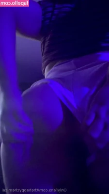 Sarah Bertrand [ sarah-bertrand-2 ] - HAPPY TITTY TUESDAY! I want you in my dms 😉
