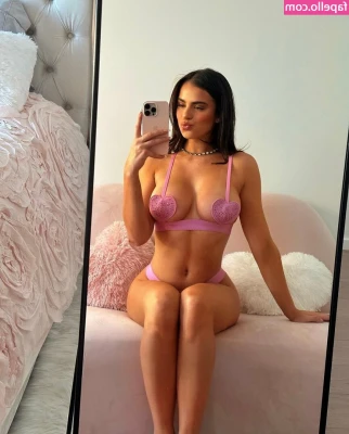 Izzymetz - A cute lil body shot for you all :)