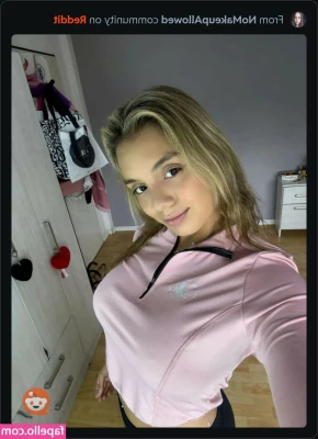 Vesper4 - Socks on or off during sex? 😋❤️‍🔥