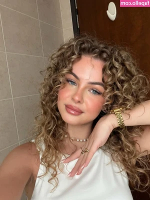 jill van hoof [ jill-van-hoof ] - Been watching a lot of anal porn lately 🤤 so here’s a lil ass