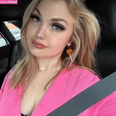 chaosbycallie - Do I have any cigar lovers?😍