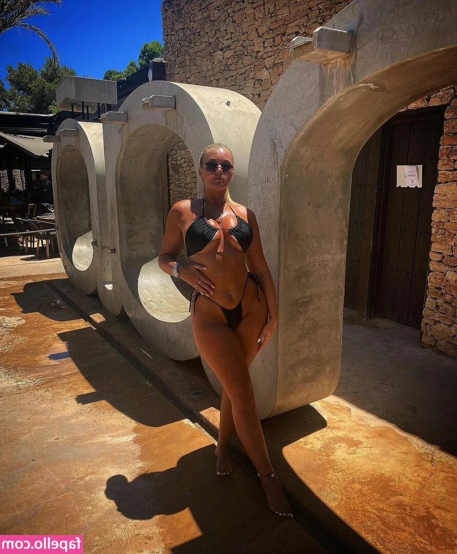 Klaudia Kolaczek [ klaudia-kolaczek ] - Ember making eating icecream inappropriate since 2019. It's funnier