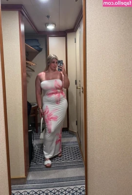 _emlumley [ emlumley ] - Good morning, Would you like to see how my pussy looks in the mirror,