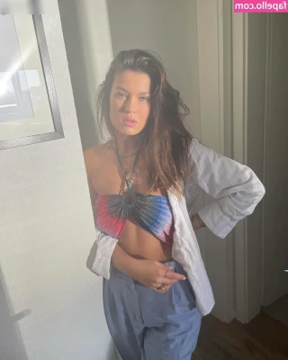 Sharon Berlinghoff [ sharon-berlinghoff ] - They said look back at it 🍑