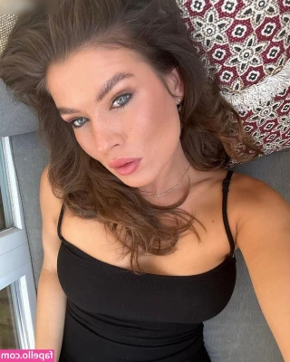 Sharon Berlinghoff [ sharon-berlinghoff ] - Just a couple of lewds before I head out to skate by the beach 😋