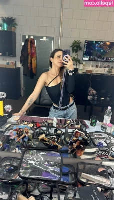 laure_bv [ laure-bv ] - Watch me as I slowly reach down and touch my toes  xxxxx