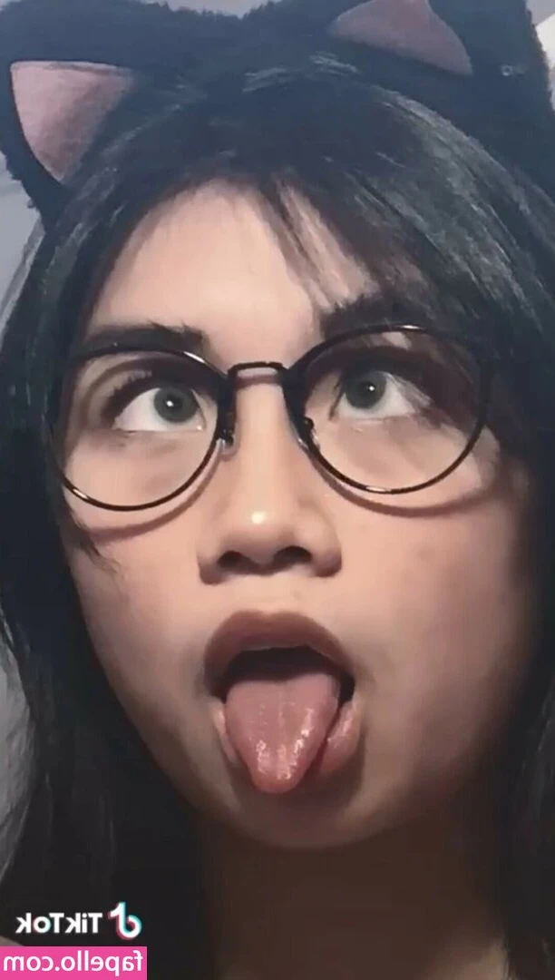 Vi.haiyenn [ vi-haiyenn ] - Would you lick, suck or fuck?