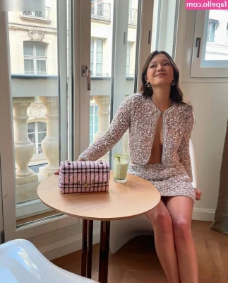 Lily Chee [ lily-chee ] - Trying to tan these cheeks 🤭