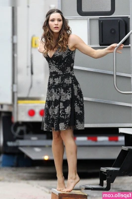 Katharine McPhee [ katharine-mcphee ] - In the hotel room getting ready for you 🫦