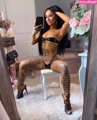 Tia Mendez [ tia-mendez ] - I think @belle_amelie and I look pretty fucking sexy