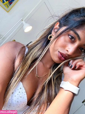 missrinaroxx - Unedited topless pics 💖 Hiii I’m at a hotel rn naked in the bed