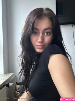 lizisthere - No panties kinda day