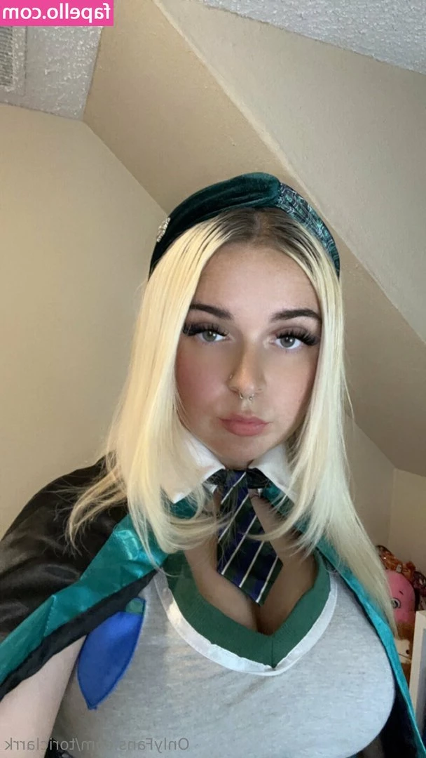 toriclarrk - Okay, let's try this again shall we!  Your maid Alba is back. 🥰 I