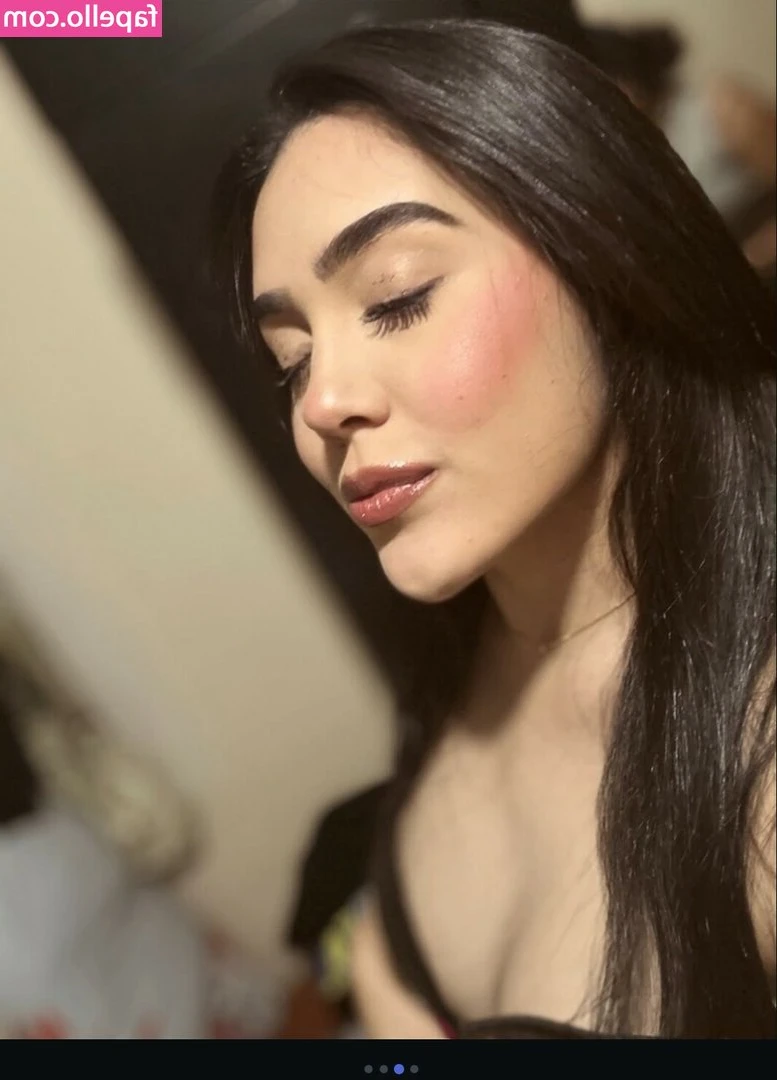 Stefany Mendoza [ stefany-mendoza ] - Soo today i found out how cute my armpits look like what is my fat
