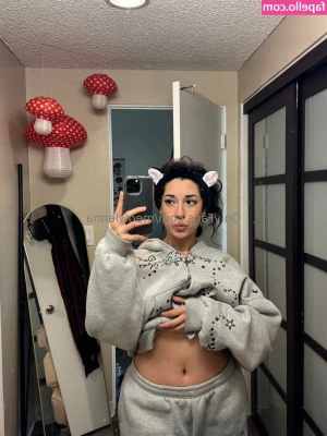 meowlenna - Estrenando camisón