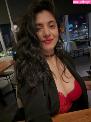 Rashmi Van [ rashmi-van ] - Sleazing and teasing :)