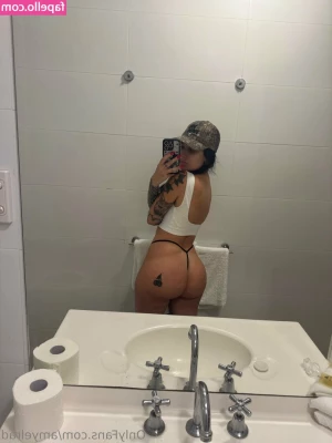 Amyelrad - my happy place is “on all fours”
