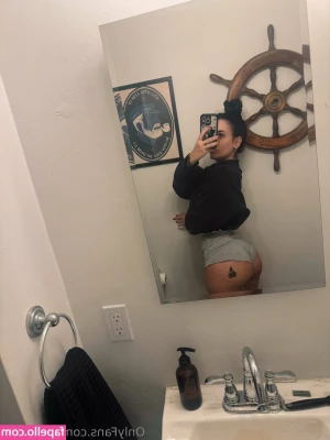 Amyelrad - Feeling horney tonight message me with what you want to do with me