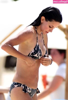 Courteney Cox [ courteney-cox ] - So hard for you~