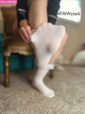 averywithtoes - Just sent out a new set 🥵 my tight asshole looks so good with a