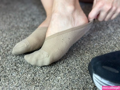 averywithtoes - [EPISODE 58 - MILKING STALLION WHILE HE SUNBATHES] [5'00"] [2.7K]