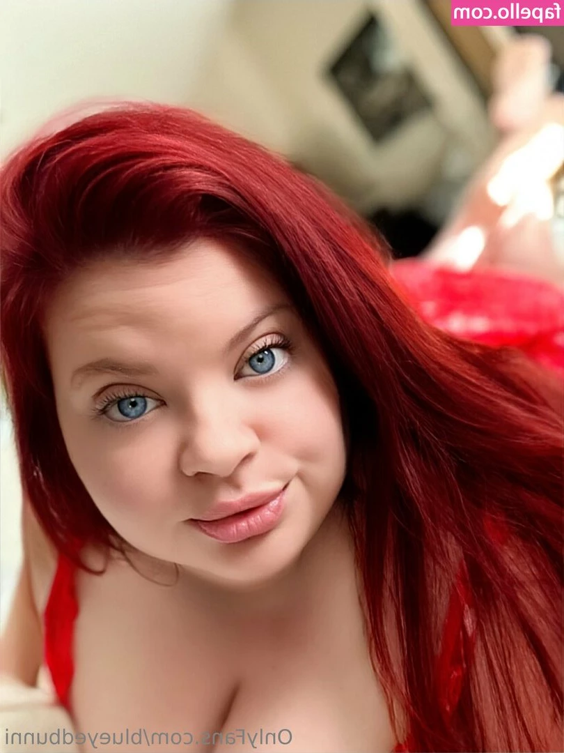blueyedbunni - Unlock this post to see me naked POV sitting on your face 😻 solo