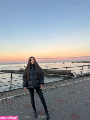 passion.emily [ passion-emily ] - Adorabile Didi  si esibisce nuda sul lettone