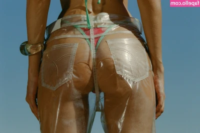 Bregje Heinen [ bregje-heinen ] - Shake that ass for me, shake that ass for me 🍑