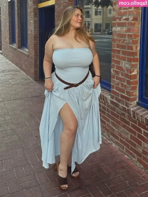 Julia Nevadomsky [ julia-nevadomsky ] - Trending Content Set