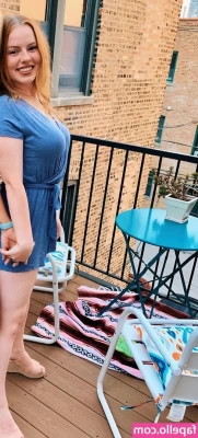 Claire Bowman [ claire-bowman ] - I wanna sit this on your cock 😜🤓