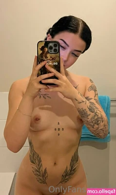 Karaiiz - Meanwhile… 🤤😍