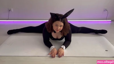 Karina Stretching [ karina-stretching ] - Really love this outfit! If you want to see me in a outfit of your