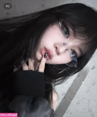 Deara1ie - Sooo tempting to go back to black hair 🥺 x