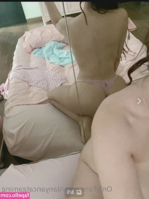DanyanCat - Just wanted to show y all some boobs and ass and peep the hand print