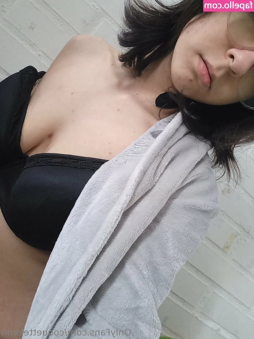 coquettekenn - Tip me if you want to lick my toes DM for full video