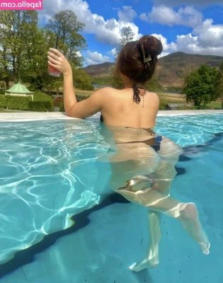 JasminCrichtonx - Take it off and stuff my mouth with it 🤐