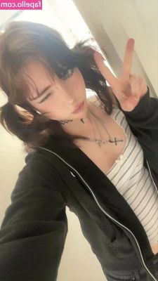Uselessgirlthing - Someone asked me if I was the girl with the purple room nudes from