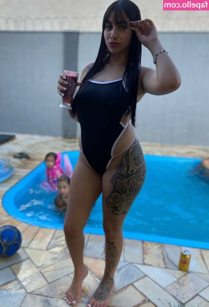 Juliapolon_012 [ juliapolon-012 ] - is it my fault that im distracting other guys at work?? 🥰