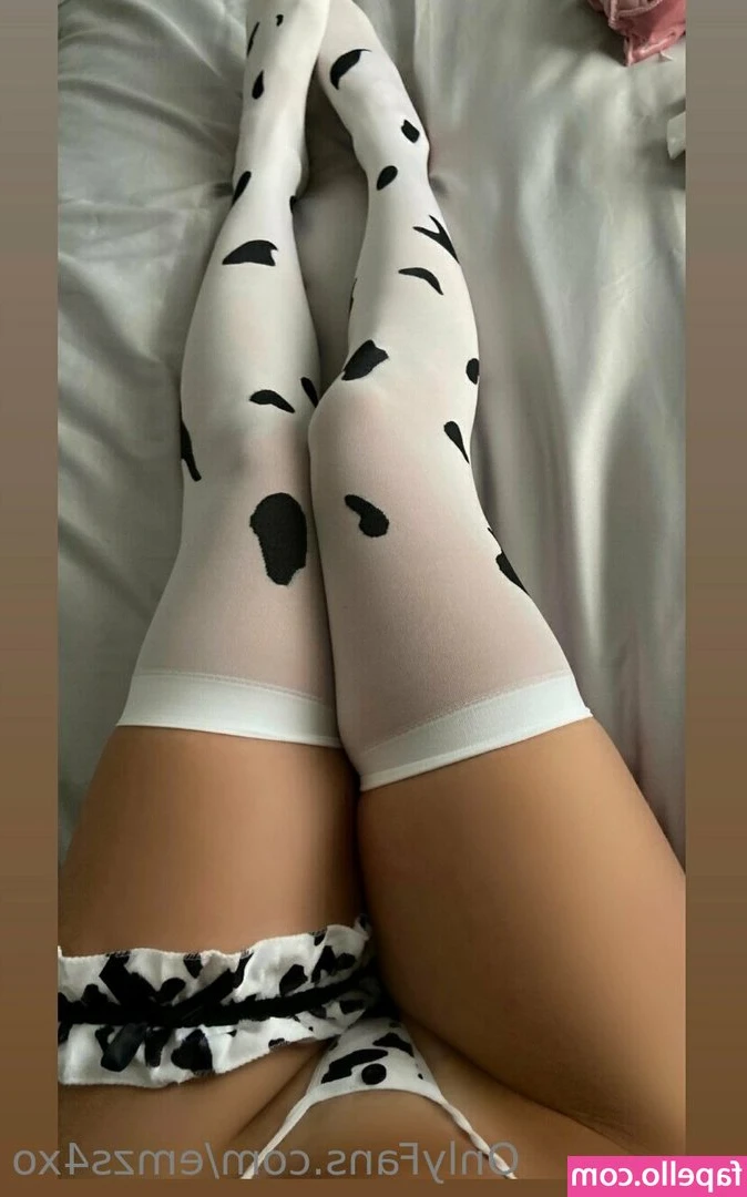 Emma Emelia Mouat [ emma-emelia-mouat-5 ] - what do you think of this outfit? 😝