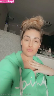 cloverbaltimore - Feet, ass and pussy. Is this your favourite combo? 😝