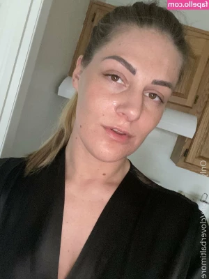 cloverbaltimore - What does this good girl look encourage you to do