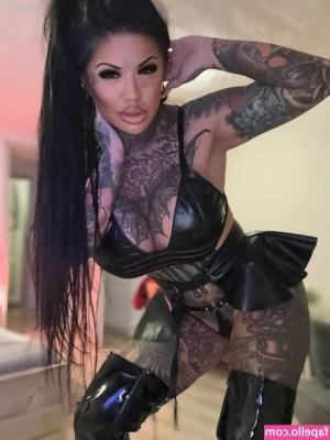Catherine Teufelsweib [ catherine-teufelsweib ] - My Kind of Videocalls  Big Bubble Butt on Your Screen