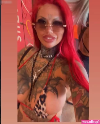 Catherine Teufelsweib [ catherine-teufelsweib ] - Hi babes 🥺 you like my ass or my tits better?