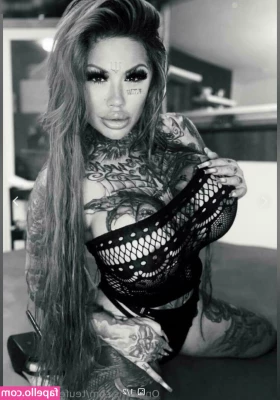 Catherine Teufelsweib [ catherine-teufelsweib ] - Want to get your hands on me?  Go see what’s in your DMs🎁