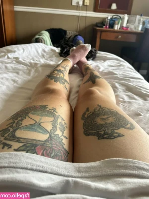 _Bxston [ bxston ] - I think @smoll.babyy is tempted to eat my pussy!
