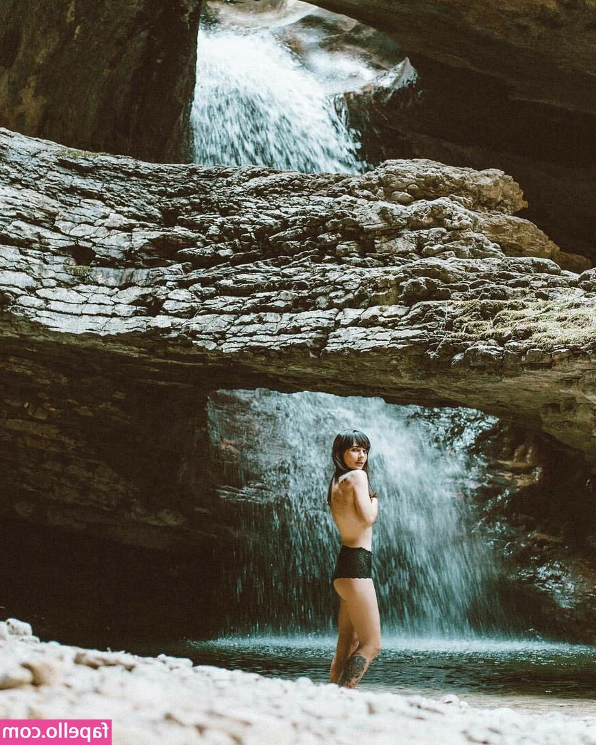 Danielle Noce [ danielle-noce ] - i’m gonna go make myself look pretty n film some content <33